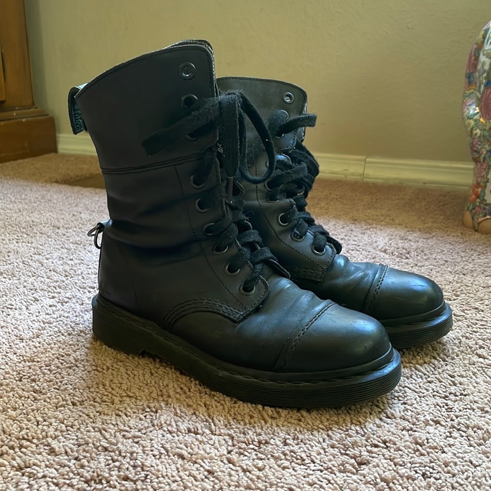 Dr martens triumph boots size 8